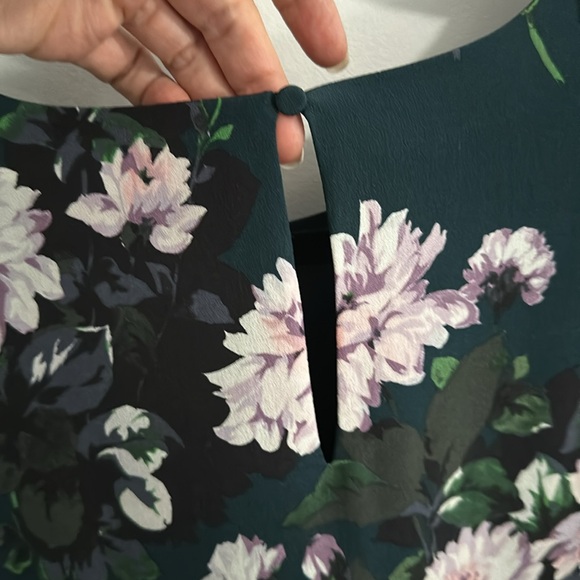 Club Monaco- Size 8 Silk Floral Shift Dress with Bell Sleeves - Picture 7 of 14